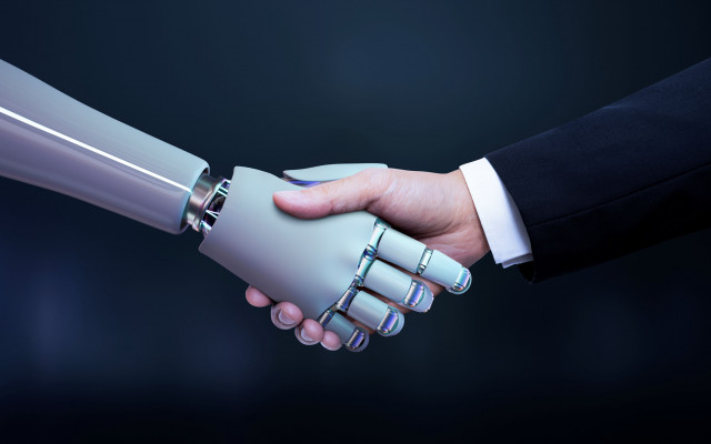 Stisk roke AI in roke poslovneza kot sinonim asistence umetne inteligence 5.4.2024